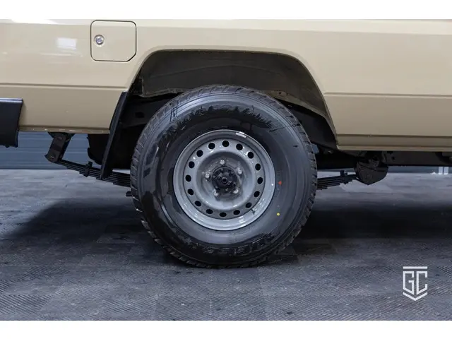 Toyota Land Cruiser GRJ78 A/T 2025 Benzine 9