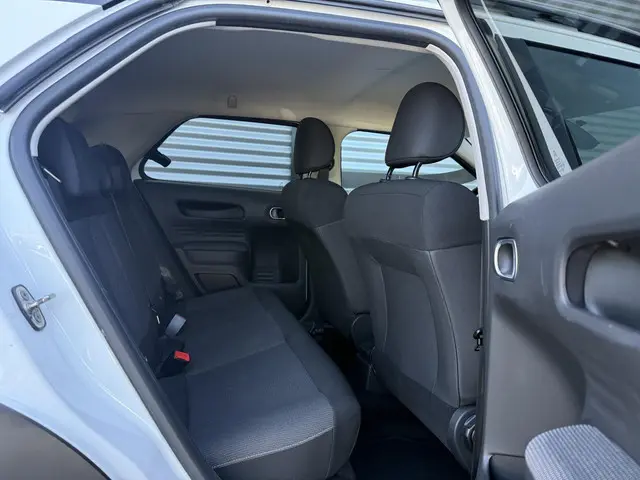 Citroën C4 Cactus 1.2 PureTech Shine 2015 Benzine 12