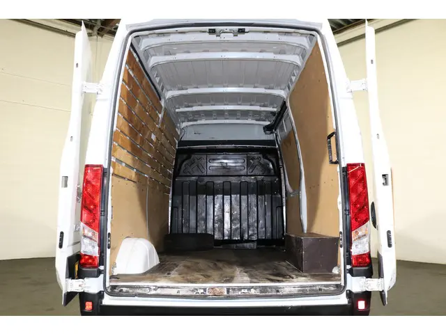 Iveco Daily 35S14 L2 H2 Airco 3.5T Trekhaak 2017 Diesel 3