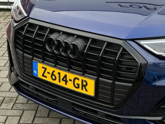 Audi Q3 45 TFSI e S edition 2023 Hybride Benzine 18