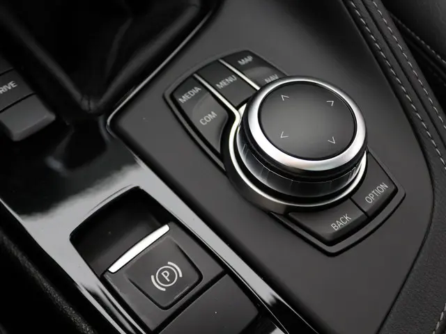 BMW X2 xDrive25e 2023 Hybride Benzine 10