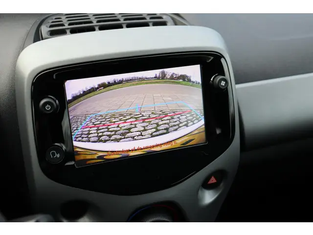 Toyota Aygo 1.0 VVT-i x-play Apple carplay, 2020 Benzine 6