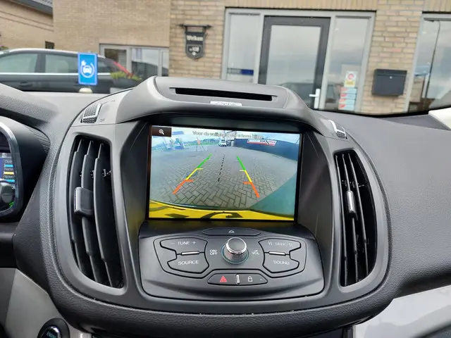 Ford C-MAX 2.0 Hybrid Titanium+ 2015 Hybride Benzine 29