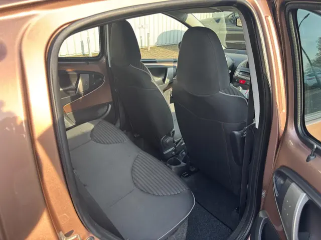 Peugeot 107 GERSEVEERD 2013 Benzine 8