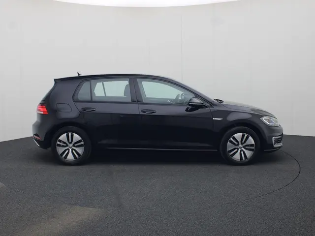 Volkswagen e-Golf E-DITION 100kW/136PK 2020 Elektrisch 3