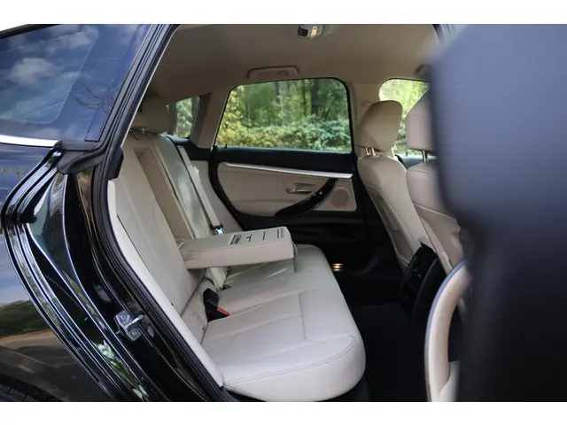 BMW 3 Serie GT 320i High Executive 2020 Benzine 20