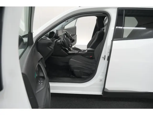 Peugeot 2008 PureTech 130 EAT8 Allure 2022 Benzine 23