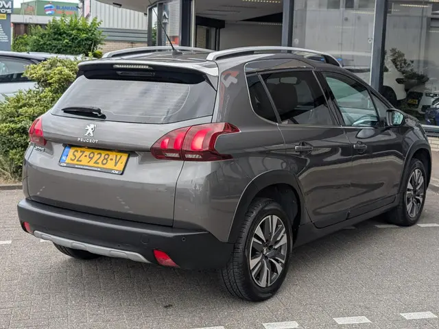 Peugeot 2008 1.2 PureTech Allure 2018 Benzine 16