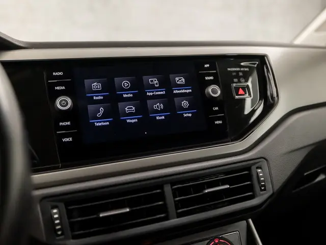 Volkswagen Polo 1.0 TSI Sportline 2019 Benzine 24