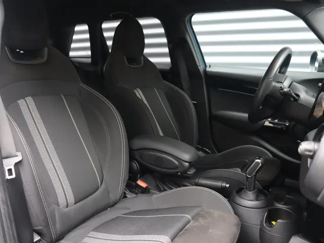 MINI 5-Deurs Cooper 2022 Benzine 8