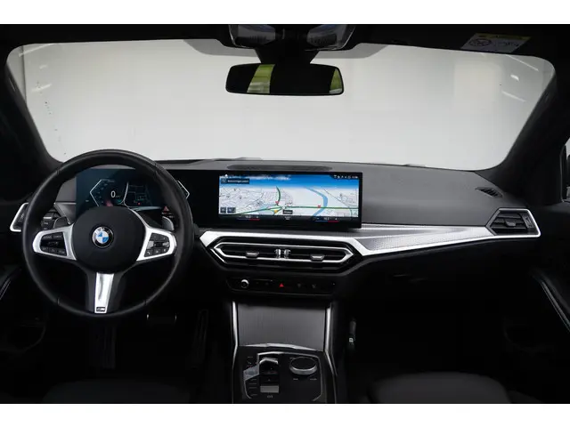BMW 3 Serie Touring 318i 2024 Benzine 9