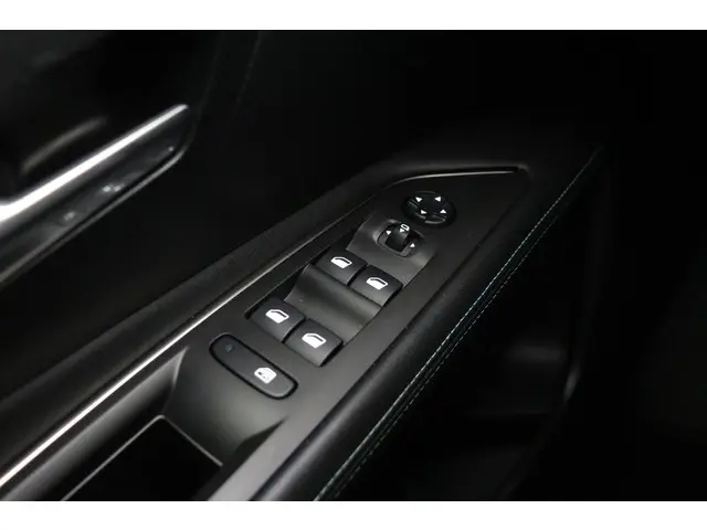 Peugeot 3008 1.2T 130pk Blue Lease Allure 2021 Benzine 19