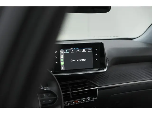 Peugeot 2008 PureTech 130 EAT8 Allure 2022 Benzine 58