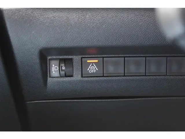 Peugeot 2008 1.5 BlueHDi Blue Lease Active 2021 Diesel 26
