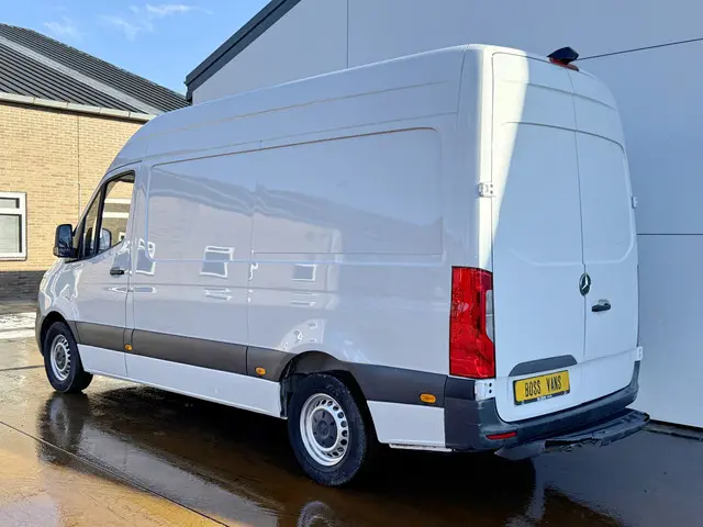 Mercedes-Benz Sprinter 2