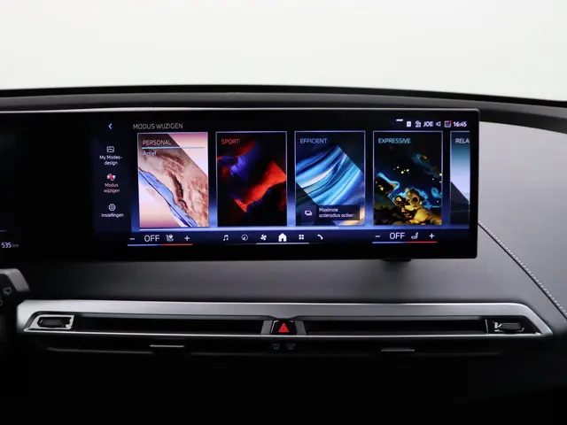 BMW iX xDrive60 2025 Elektrisch 23