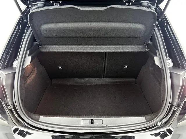 Peugeot 208 1.2 PureTech 100 Allure 2024 Benzine 26