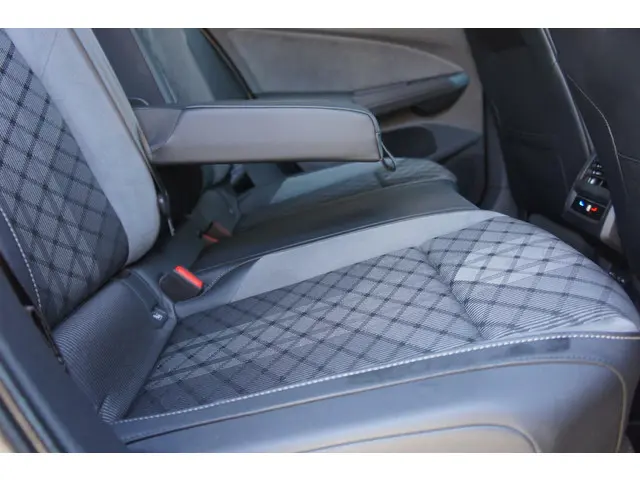 Volkswagen Golf 1.5 eTSI R-Line 2023 Benzine 19