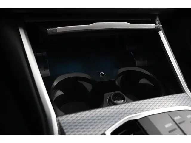 BMW 3 Serie Touring 330e 2025 Hybride Benzine 69