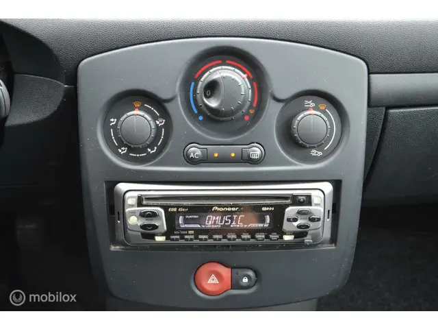Renault Clio 1.2 Yahoo 2012 Benzine 18