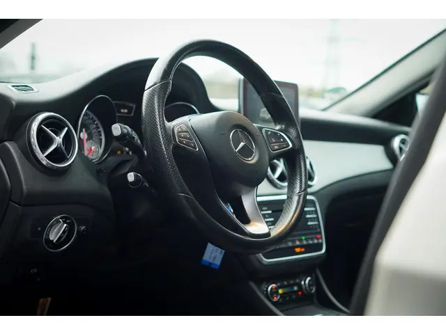 Mercedes-Benz GLA 250 4Matic 2015 Benzine 6