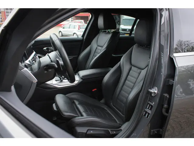 BMW 3 Serie 330i High Executive Edition 2019 Benzine 16