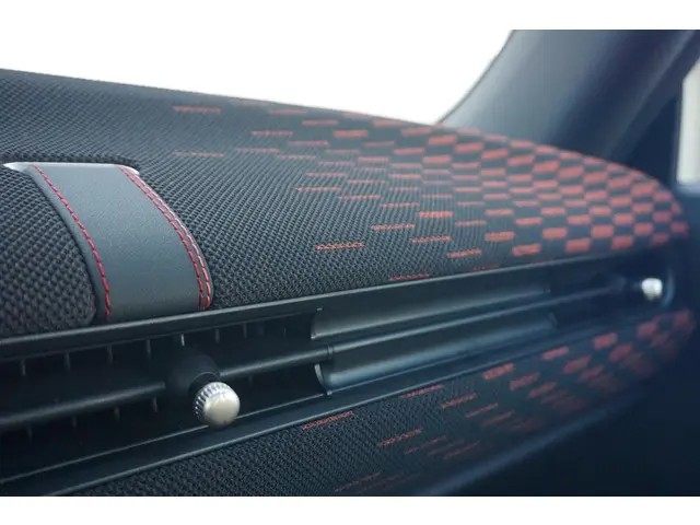 MINI 3-Deurs Cooper C 2024 Benzine 26