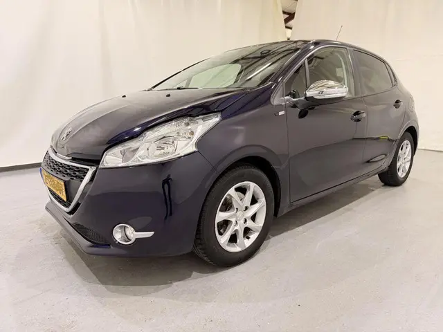 Peugeot 208 HB 1.2 Allure Navi/Clima 2014 Benzine 24