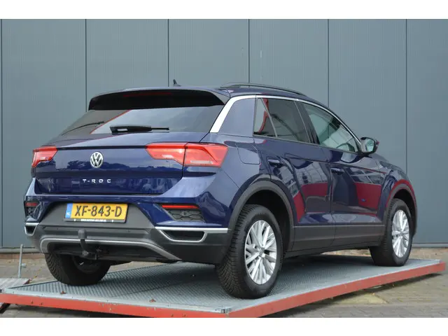 Volkswagen T-Roc 3