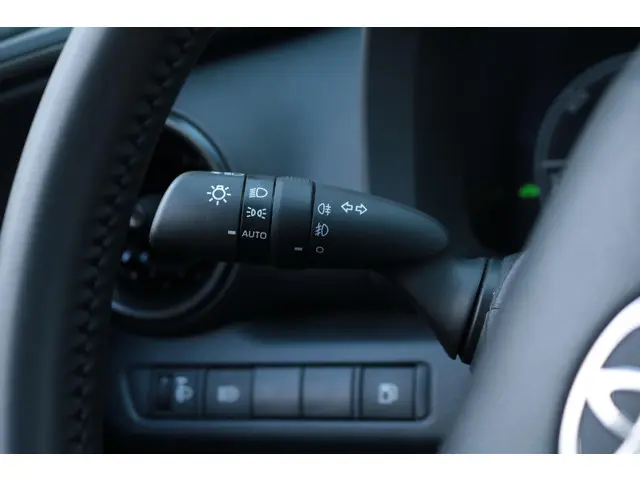 Toyota C-HR 1.8 Hybrid 140 Dynamic, 2024 Hybride Benzine 29