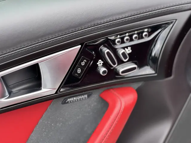 Jaguar F-Type 5.0 V8 S Convertible 2014 Benzine 22