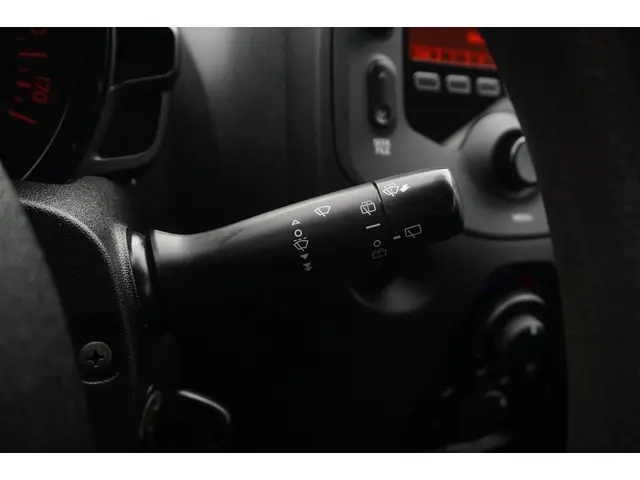 Peugeot 108 1.0 e-VTi Access / Radio / NAP 2018 Benzine 14