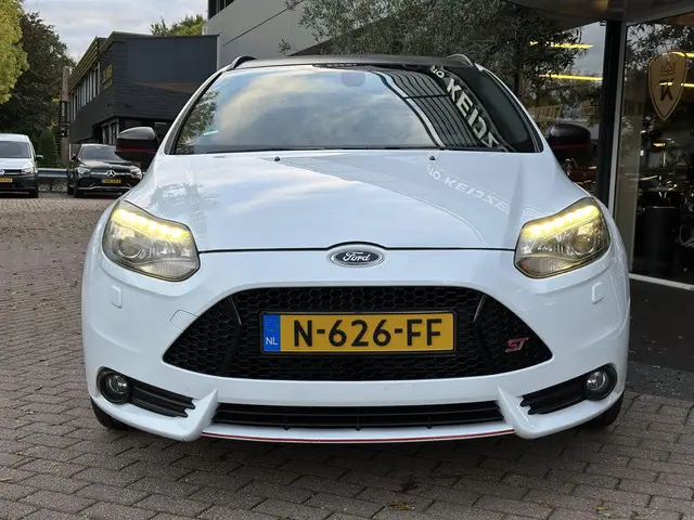 Ford Focus Wagon 2.0 EcoBoost ST-2 2013 Benzine 3