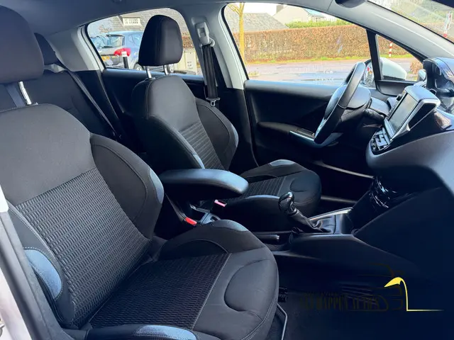 Peugeot 208 1.6 VTi Allure / apk 3-2027 2013 Benzine 7