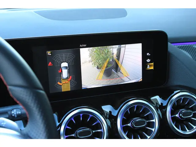 Mercedes-Benz GLA 180 AMG 2022 Benzine 8