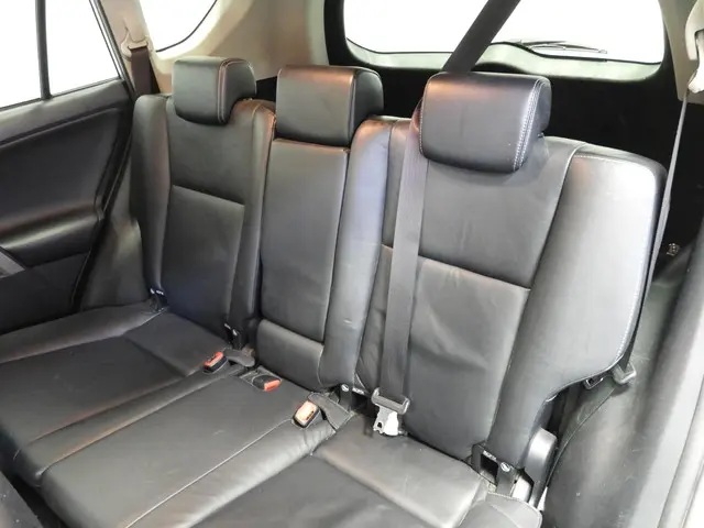 Toyota RAV4 2.0 Executive Business 4WD 2014 Benzine 26