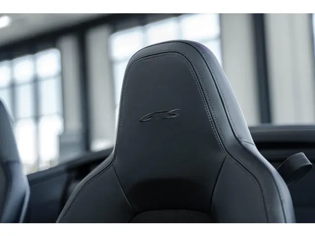 Porsche 911 Carrera GTS Cabrio 2022 Benzine 34
