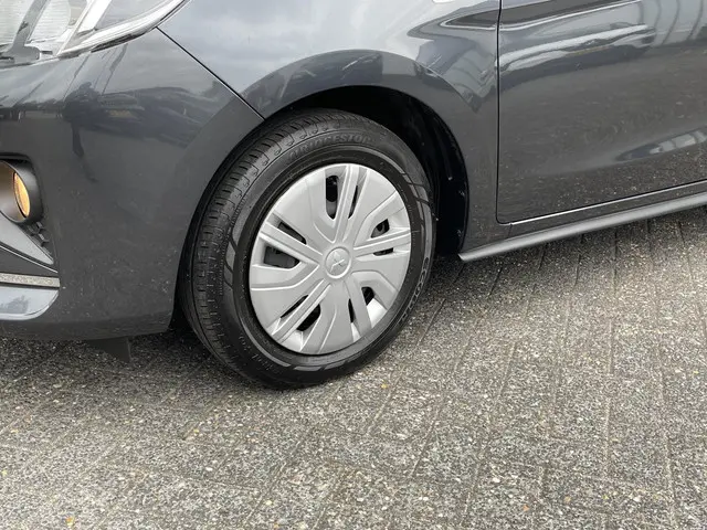 Mitsubishi Space Star 1.2 Connect+ 2024 Benzine 19