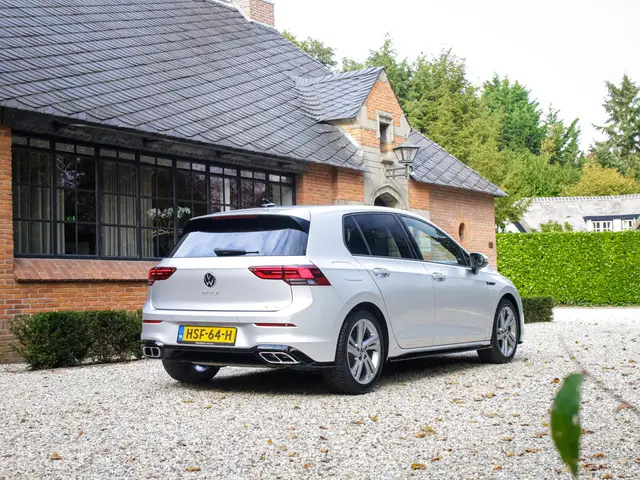 Volkswagen Golf 1.5 eTSI R-Line 2022 Benzine 31