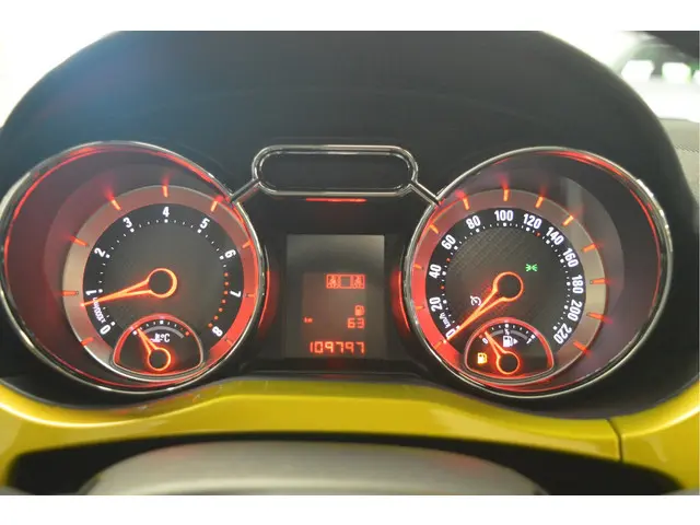 Opel ADAM 1.2 2015 Benzine 14