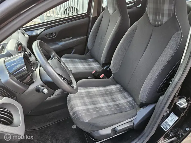 Peugeot 108 1.0 e-VTi Blue Lease Executive 2018 Benzine 12