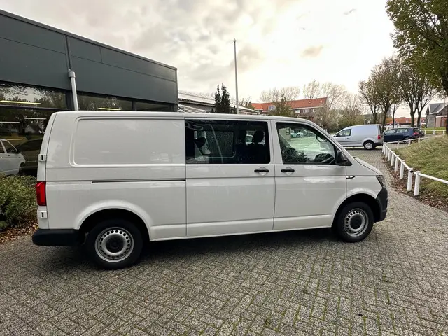 Volkswagen Transporter 2.0 TDI L2H1 DC 2018 Diesel 8