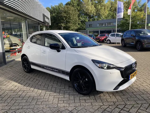 Mazda 2 3
