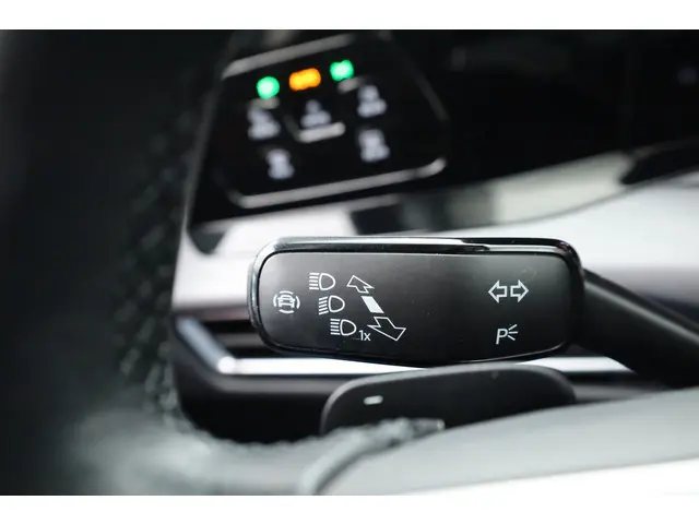 Volkswagen Golf 1.5 eTSI Style DSG 2020 Benzine 12