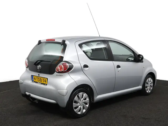 Toyota Aygo 1.0 VVT-i Now 2014 Benzine 2