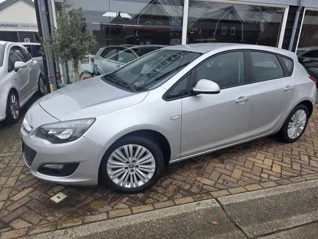 Opel Astra 1.4 Turbo Design Edition 2014 Benzine 3