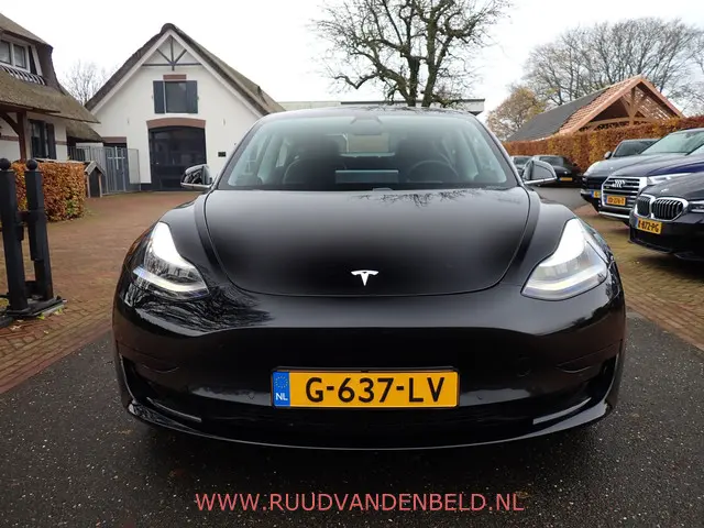 Tesla Model 3 2