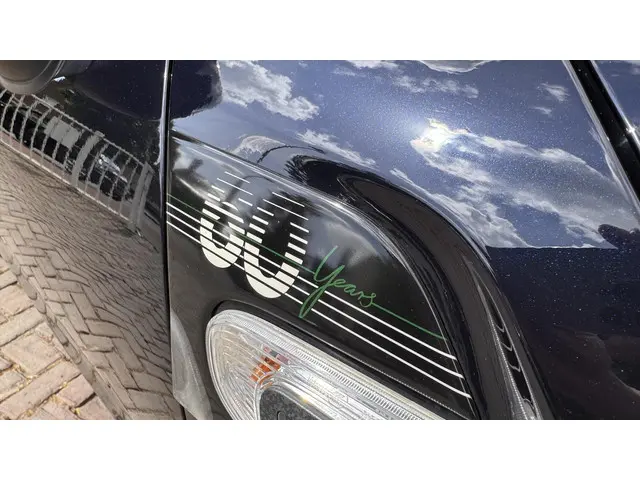 MINI Cooper Mini 1.5 60 Years Edition 2019 Benzine 10