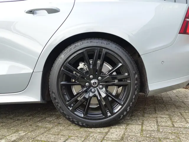 Volvo S60 T8 AWD Ultimate Dark 2024 Hybride Benzine 6