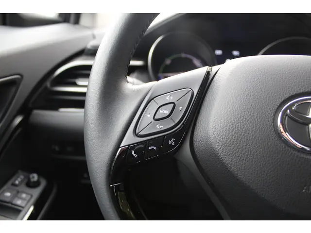 Toyota C-HR 1.8 Hybrid Dynamic 2023 Hybride Benzine 12